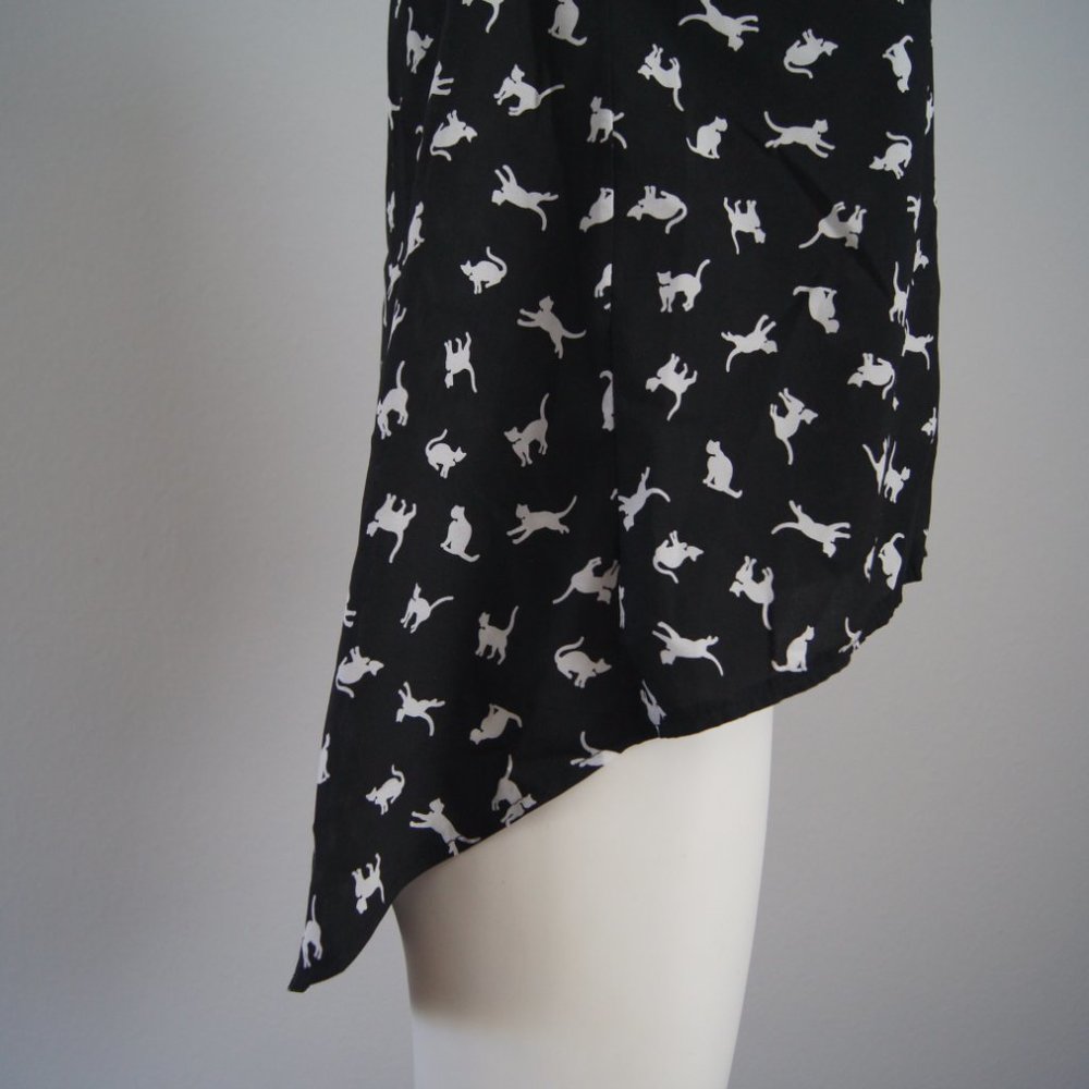 Solution Women's Button Front Blouse Cat Print Sleeveless Cute - Picture 4 of 6